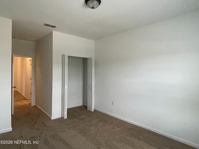 Building Photo - 40 Pinebury Ln