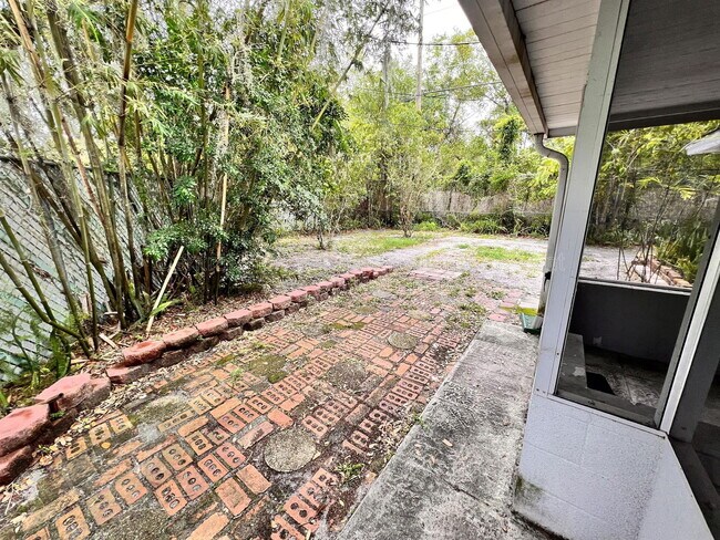 Building Photo - 253 Ashwood Dr