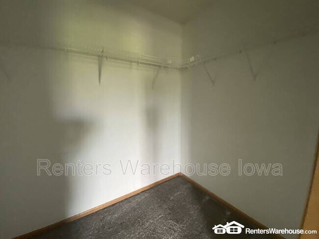 Building Photo - 2100 Meadow Chase Ln