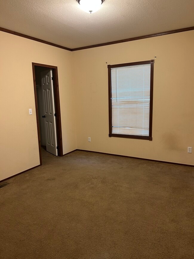 Building Photo - 1349 N Juanita Rd