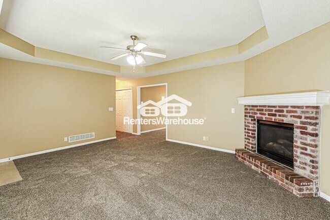 Building Photo - 3 Bedroom / 2 Bathroom Ranch Home in Raymore!