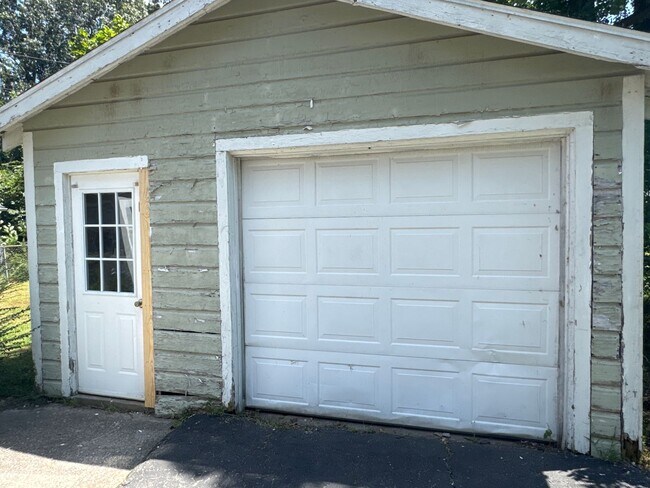 Building Photo - 3 bedroom house in Paducah