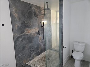 Building Photo - 1405 Termas