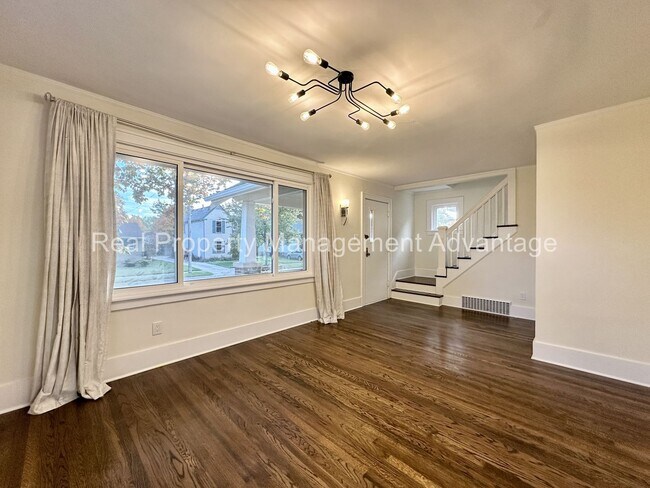 Building Photo - 310 W Hazelhurst St