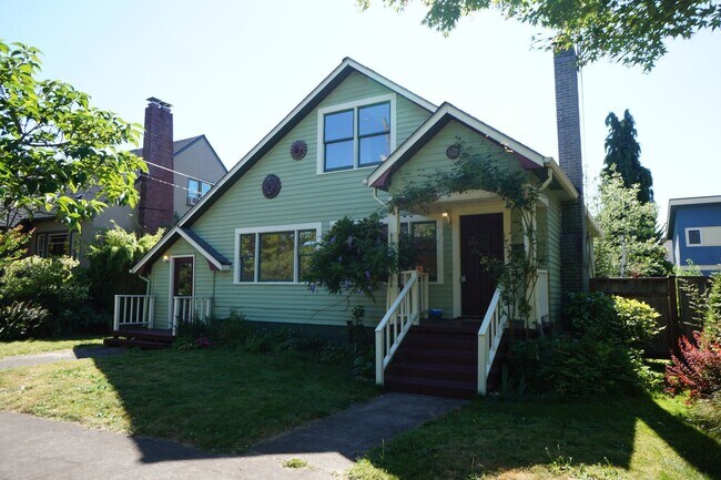 Primary Photo - NE Portland 3 bedroom Rose City Park