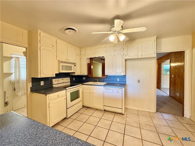 Building Photo - 1050 Elizabeth Ave