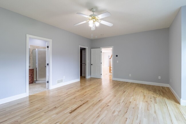 Building Photo - Charming Country Colonial on Cul-de-Sac, 4...