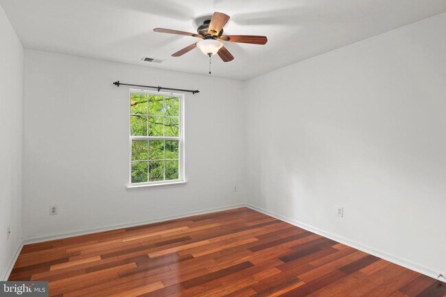 Building Photo - 144 Midland Rd