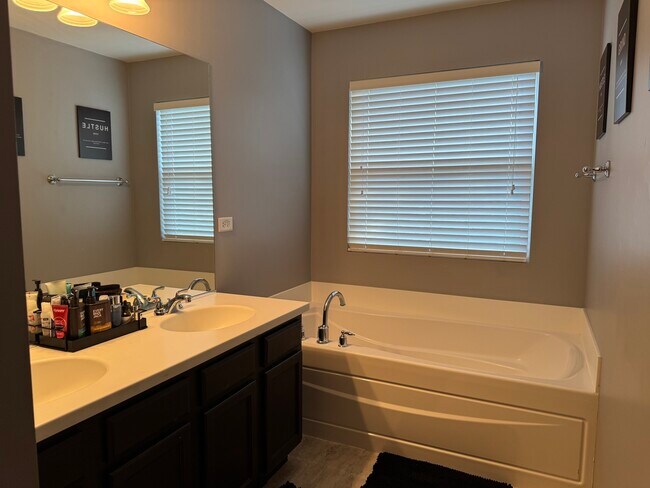 Building Photo - 1434 Crimson Ln