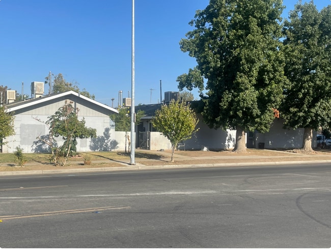 Primary Photo - 927 S Thorne Ave