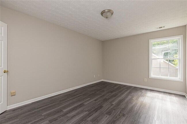 Building Photo - 2152 Lenox Ave