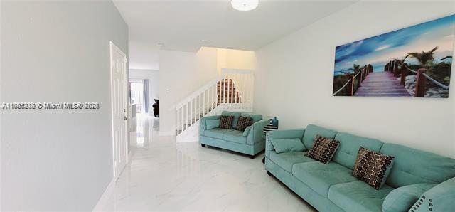 Building Photo - 355 NE 37th Terrace