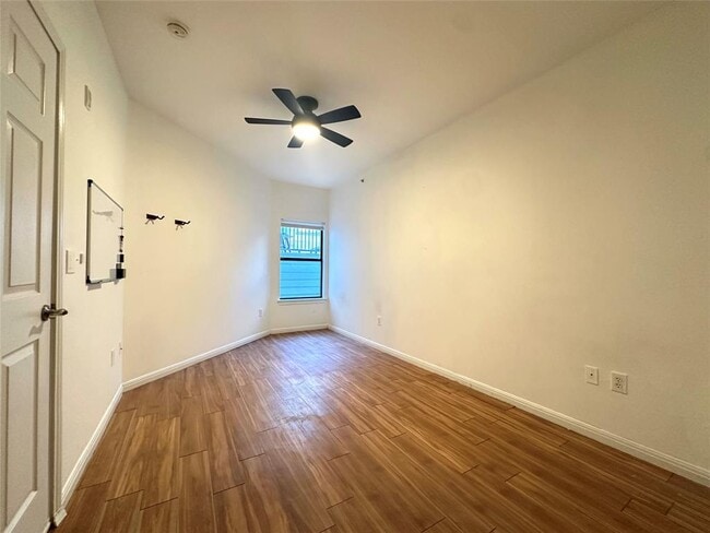 Building Photo - 2502 Leon St