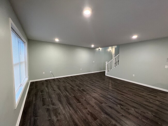 Building Photo - 723 Eastgate Pl