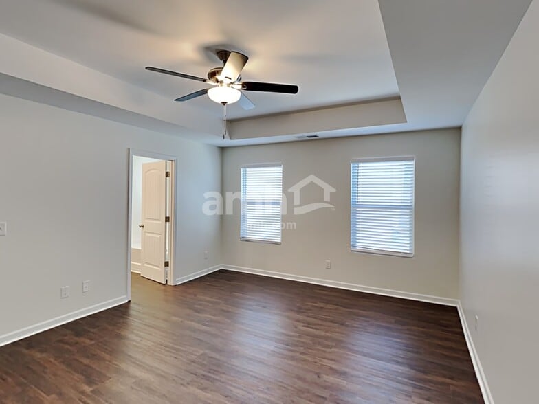 Building Photo - 351 Shady Glen