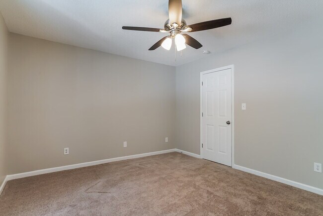 Building Photo - 353 Amherst Creek Dr
