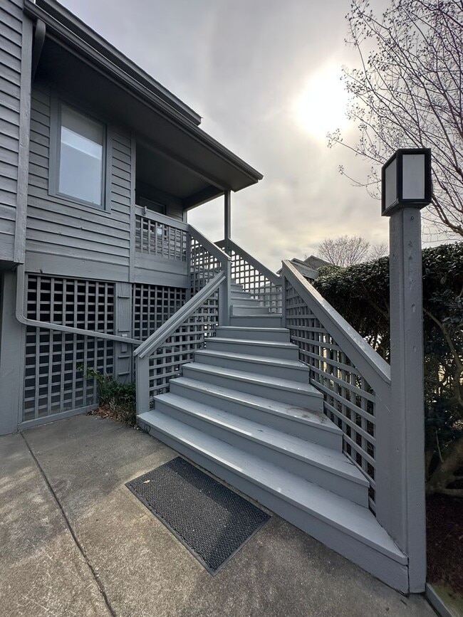 Building Photo - Furnished Townhome with Water Views and Boat Slip!