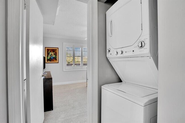 Building Photo - 2002 Granada Dr