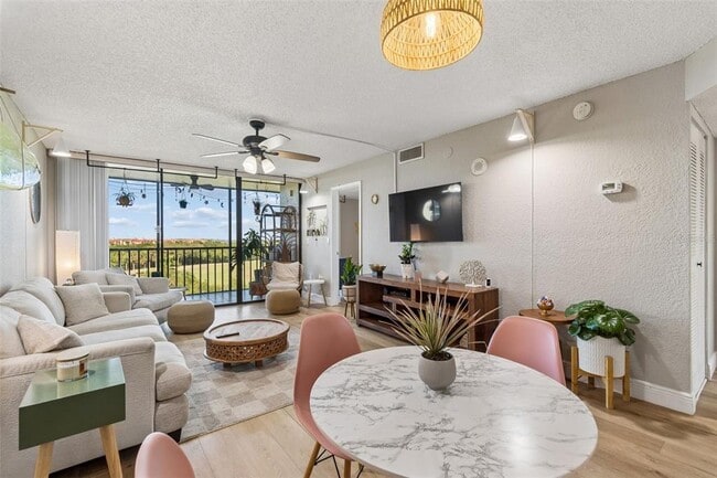 Building Photo - 900 Cove Cay Dr