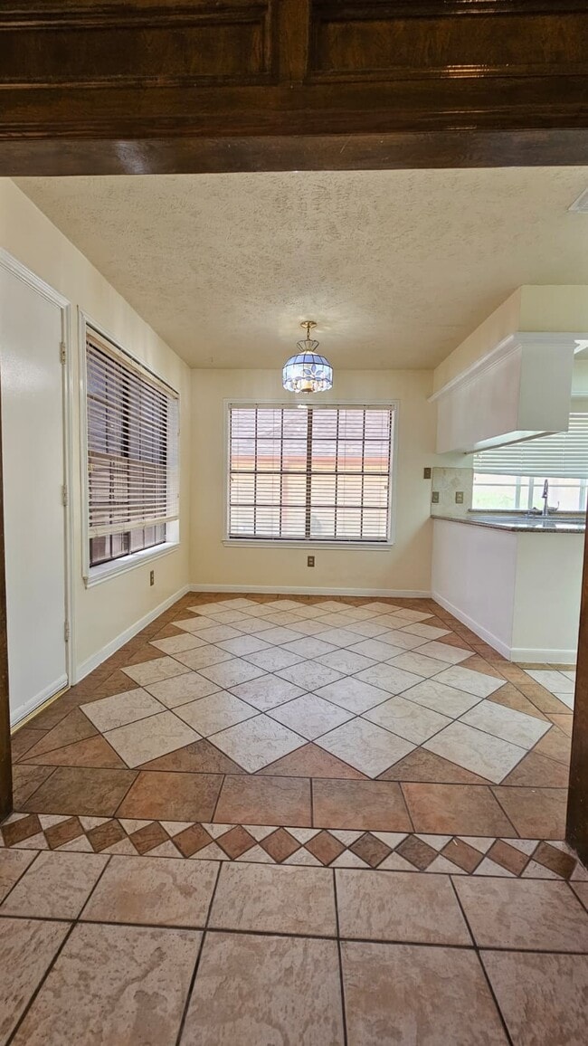 Building Photo - 14819 Knightsway Dr
