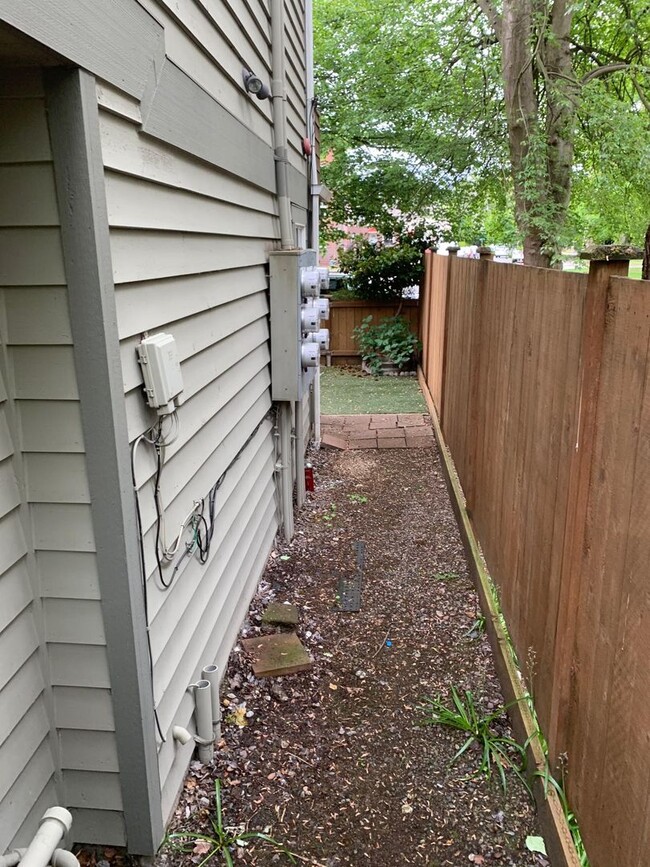 Building Photo - In the heart of Green Lake 3 bed 2.5 bath townhome for rent