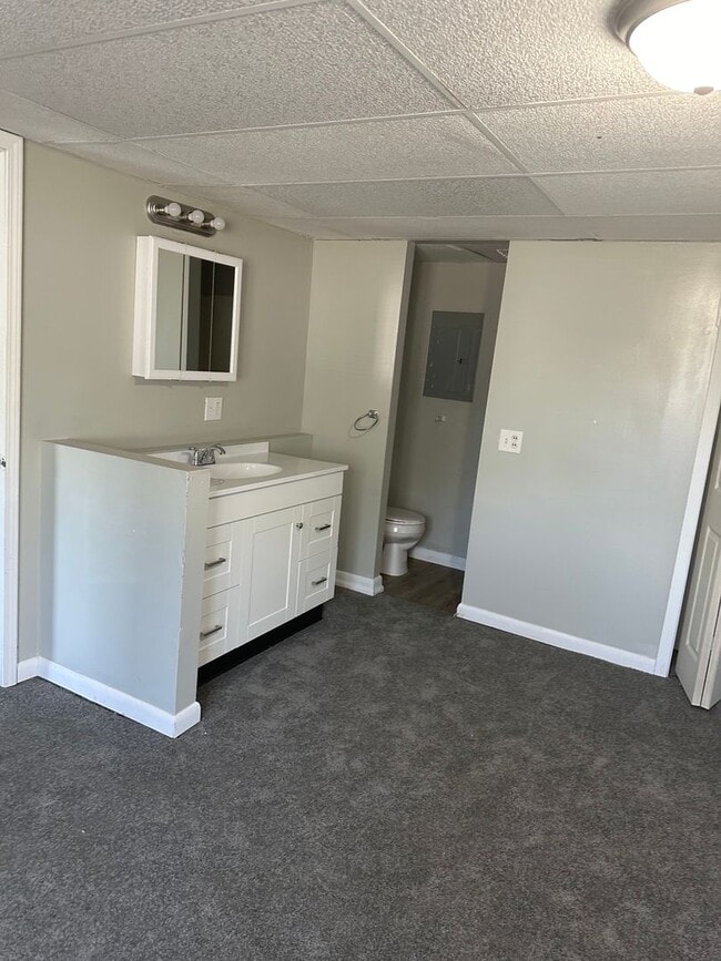 Building Photo - Fenced Yard