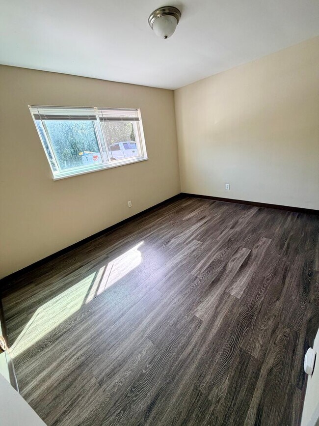 Building Photo - 1568 Alexandria Dr
