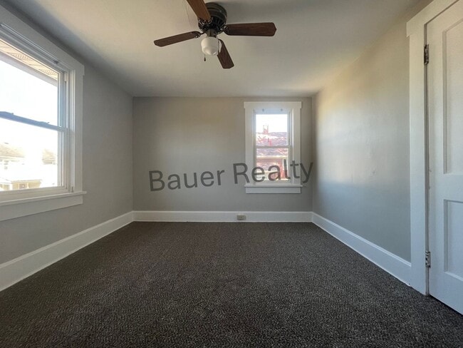 Building Photo - Three Bedroom Home