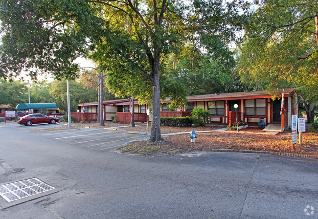 Primary Photo - Crest Villas