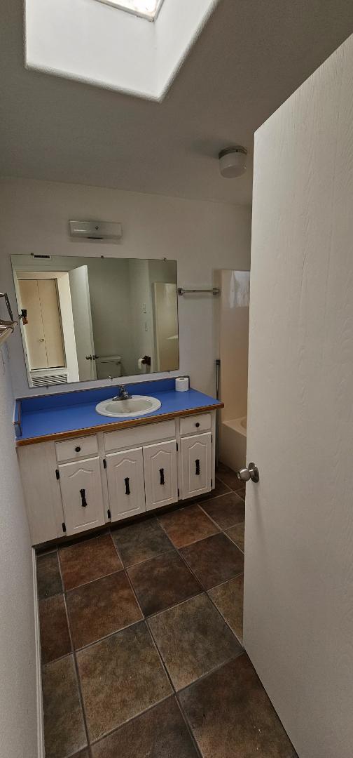 Building Photo - 2064 N Willow Ave