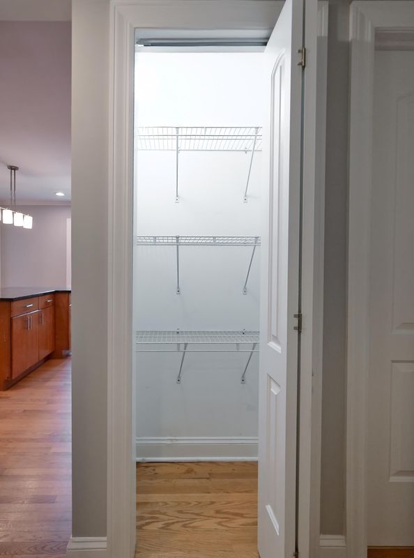 Building Photo - 6812 N Wolcott Ave