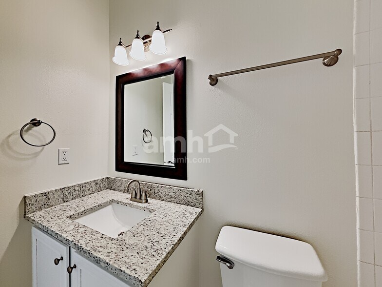 Building Photo - 13740 Hawkeye Dr