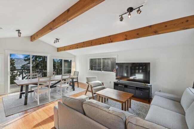 Building Photo - 2 bedroom in Seattle WA 98125