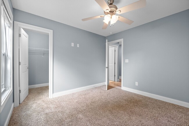 Building Photo - Pet Friendly Three Bedroom with Bonus!