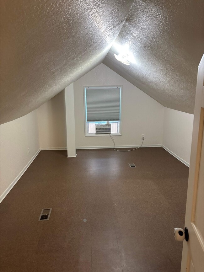 Building Photo - 516 Cutler St