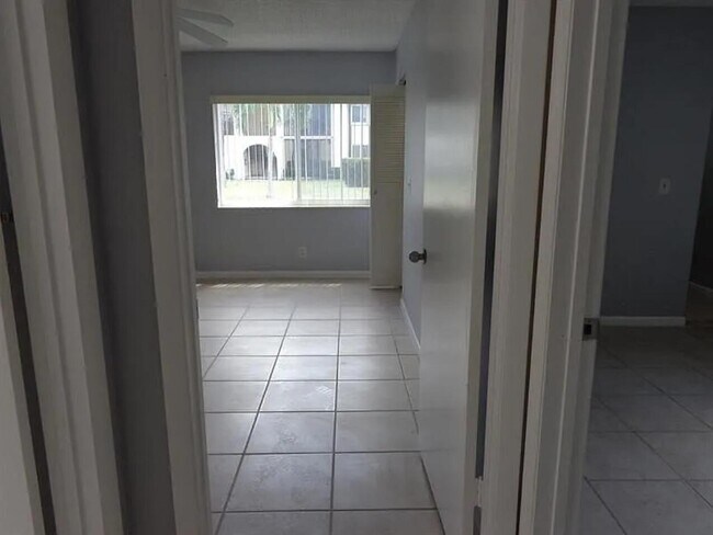 Building Photo - 3560 Pine Needle Dr