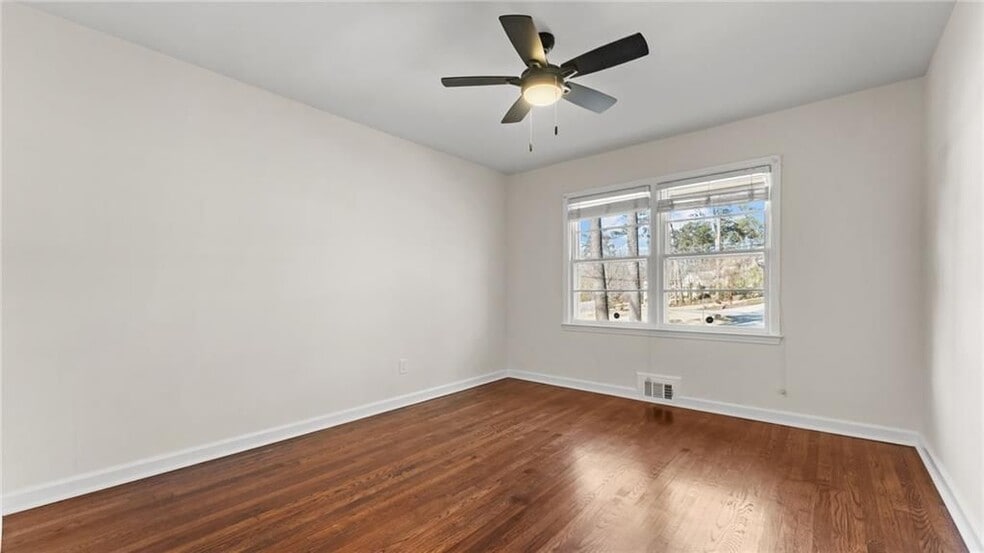 Building Photo - 2038 S Akin Dr