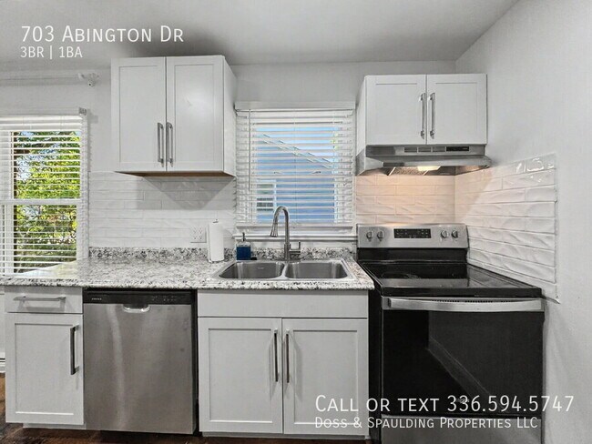 Building Photo - 703 Abington Dr