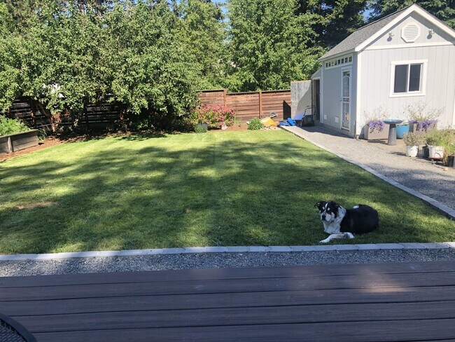 Building Photo - Charming 3-bed, 1 bath Home in North Seattle!