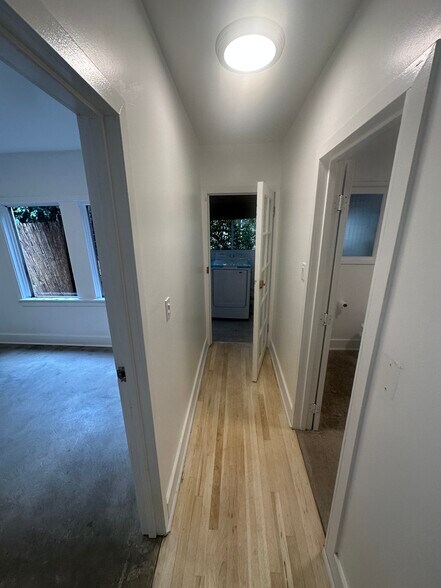 Building Photo - 1489 Wallace Ave