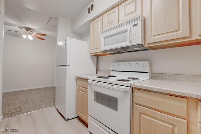 Building Photo - 6955 N Durango Dr
