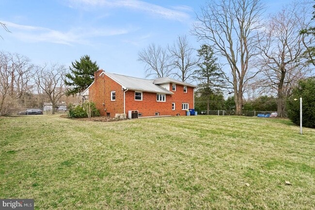 Building Photo - 816 East Dr