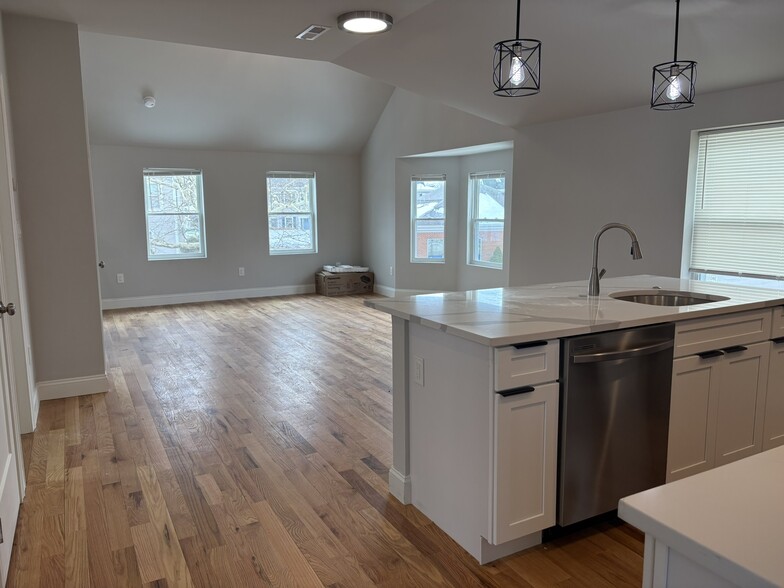 Building Photo - 255 Salem St