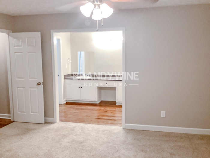 Building Photo - 916 S Deshon Rd