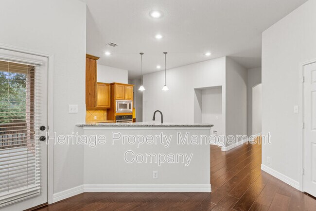 Building Photo - 11 Sable Valley