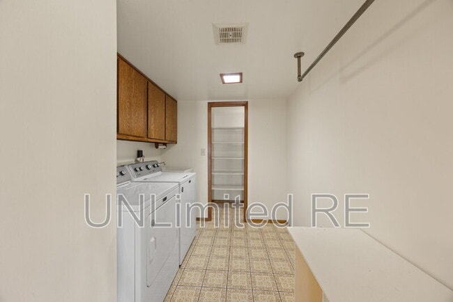 Building Photo - 1125 Arrowhead Ln