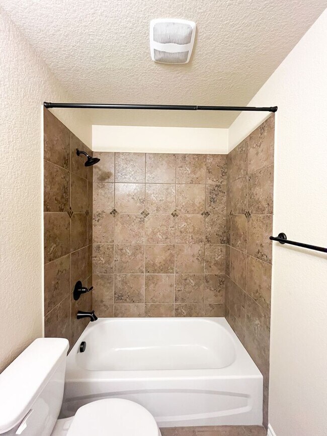 Building Photo - Available 7/11/2025 Beautiful 1 story, 5 b...