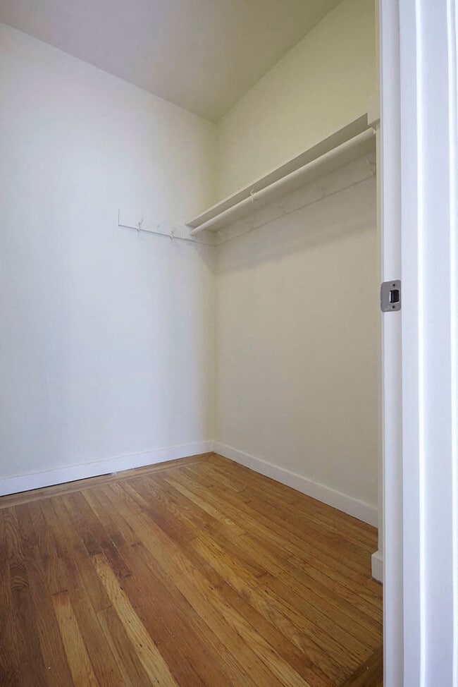 Interior Photo - 828 Jones