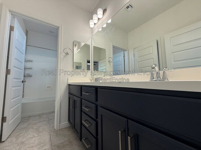 Building Photo - 5352 W Farmhand Dr