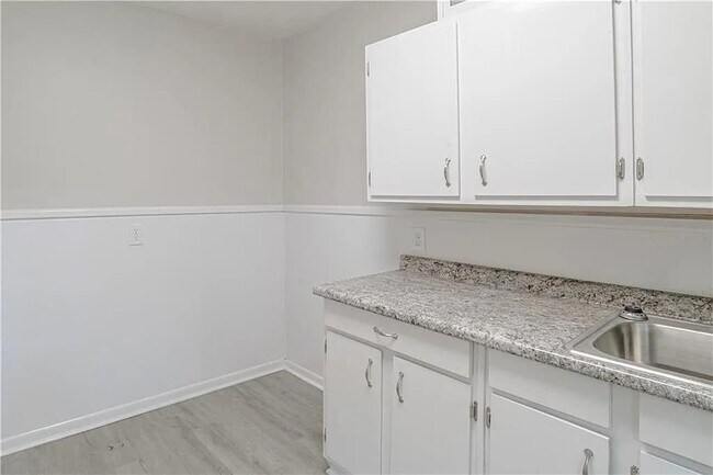 Building Photo - 2403 S Octavia Dr
